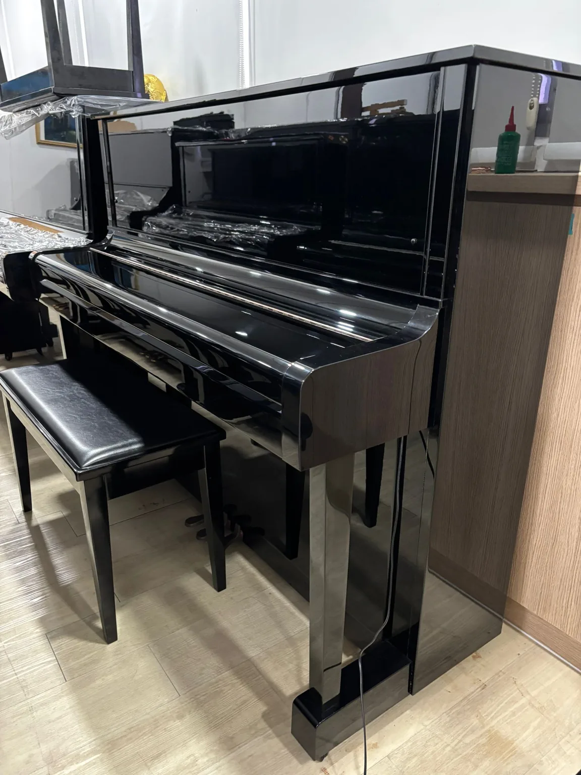 Kawai BS-1N polished ebony upright piano keyboard and cabinet