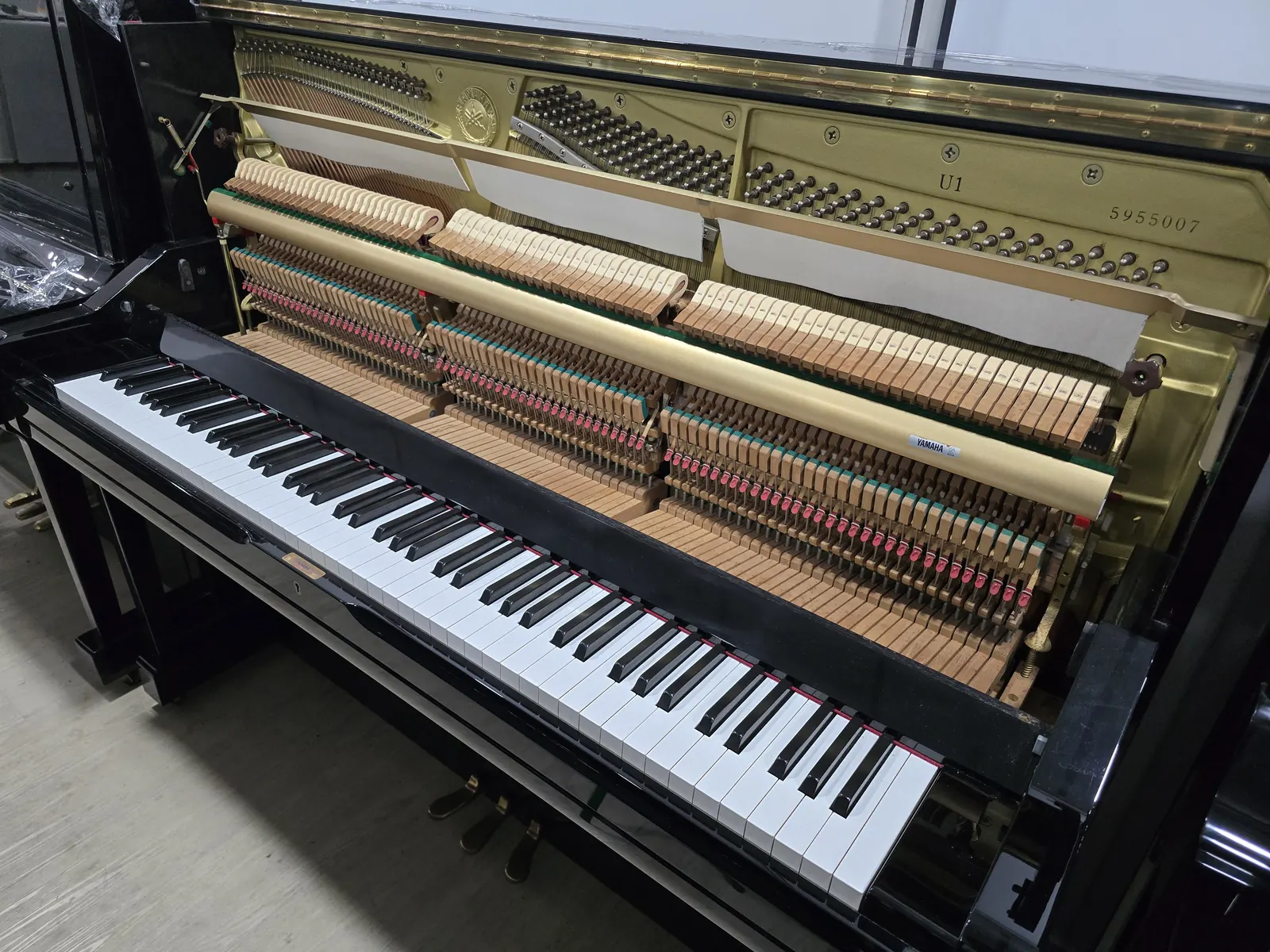 Yamaha U1 keyboard and front cabinet detail