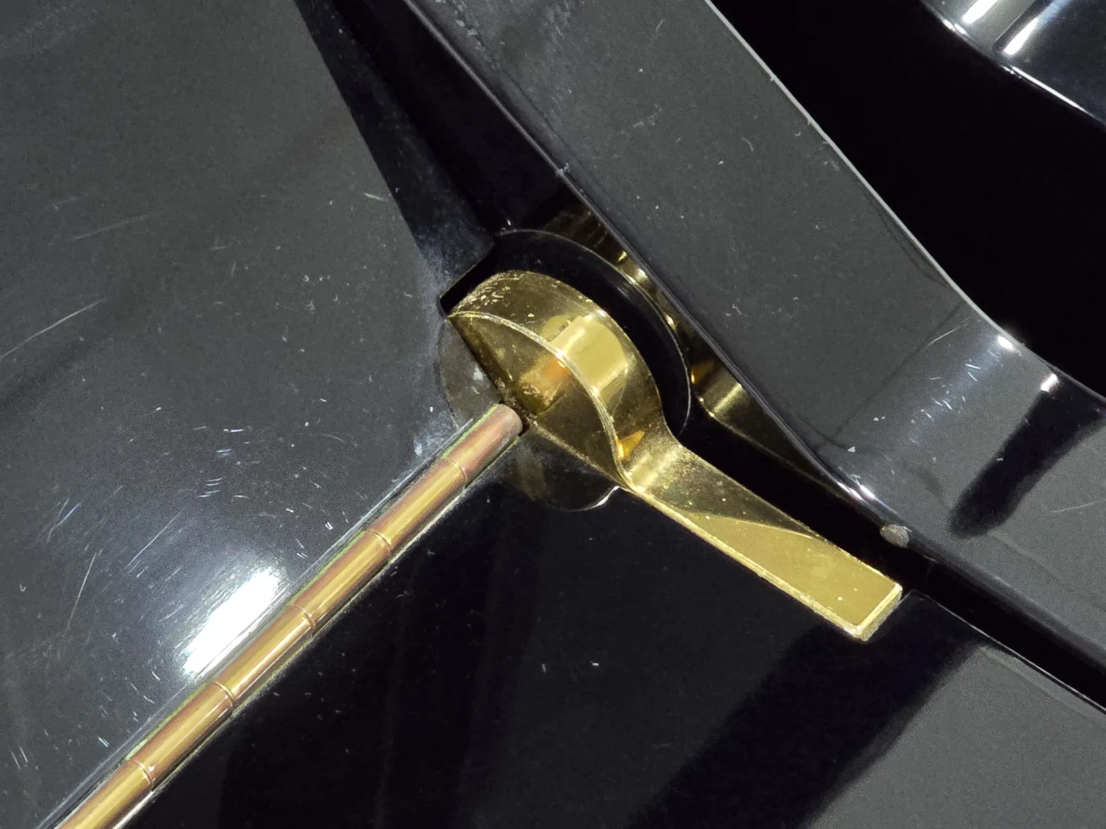 Built-in slow-fall key cover mechanism on Yamaha U1 upright piano