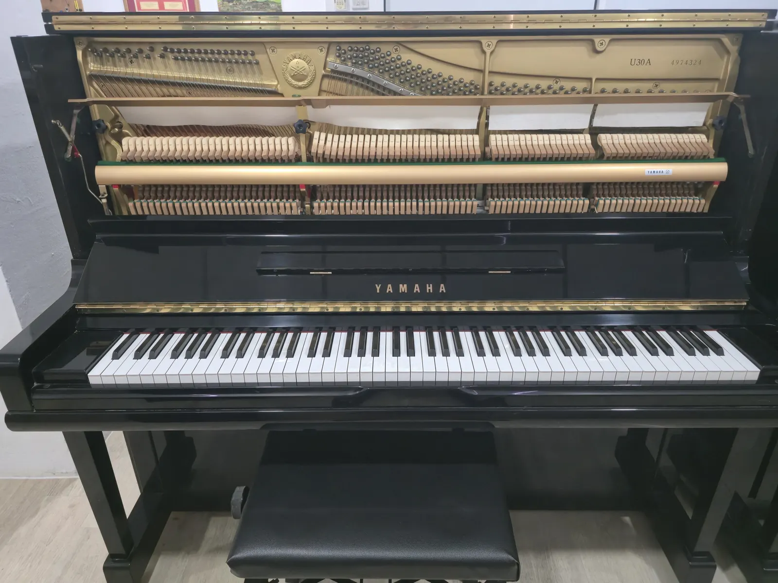 Yamaha U30A keyboard and front cabinet detail