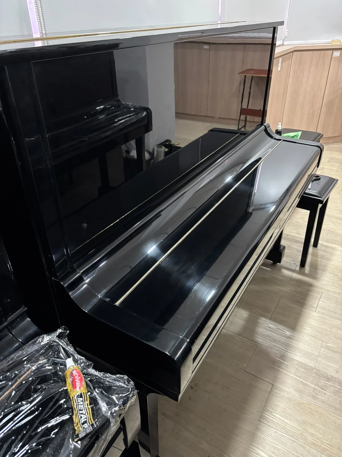 Yamaha U3H keyboard and front cabinet detail