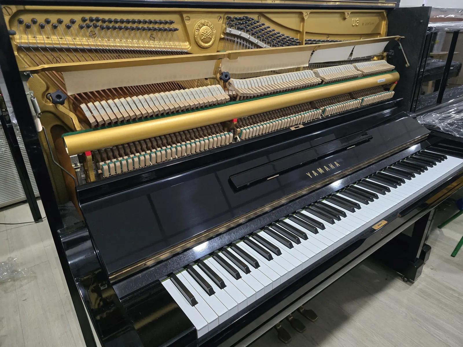 Yamaha U3H keyboard and front cabinet detail