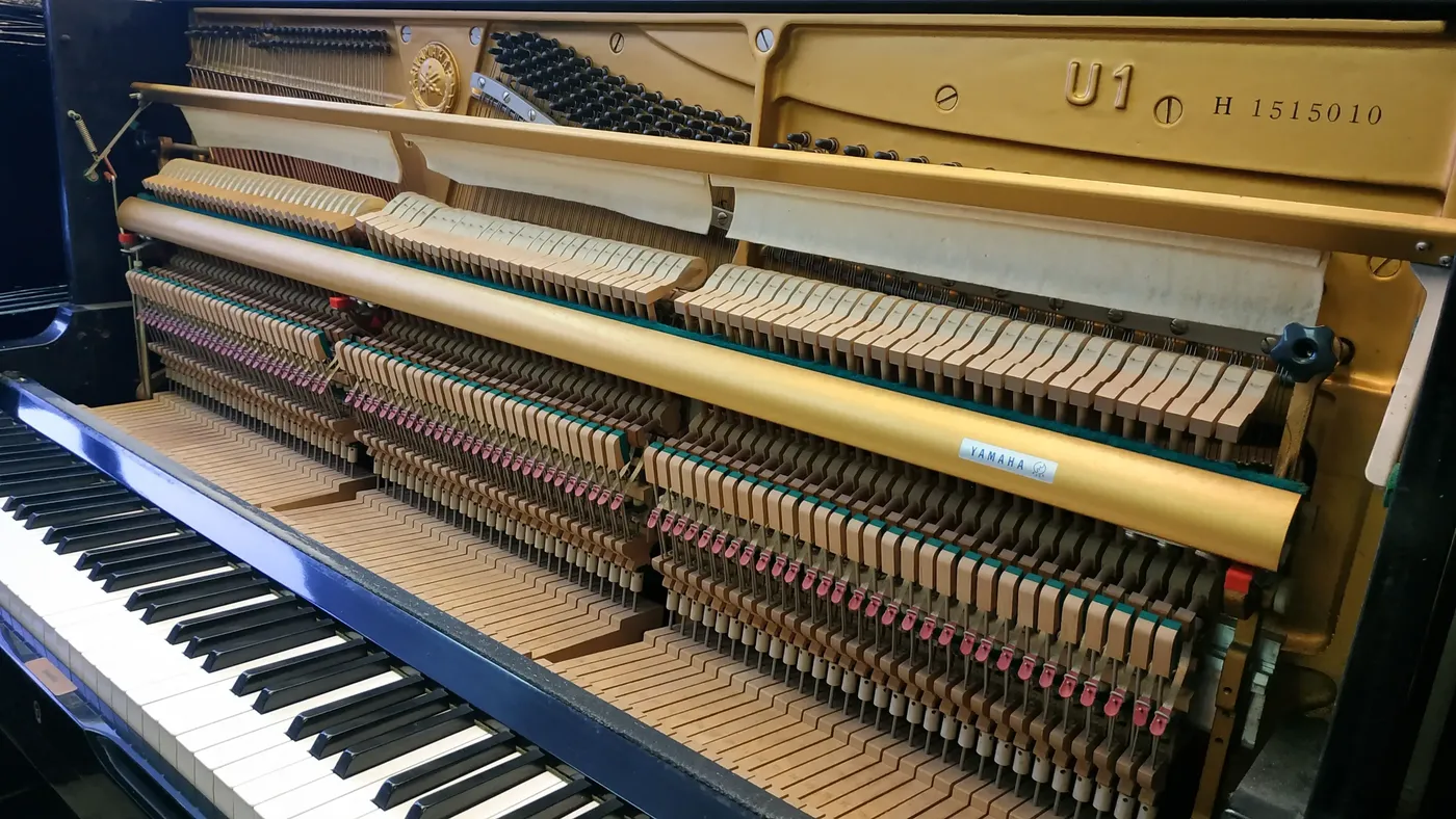 Yamaha U1H cabinet and keyboard detail