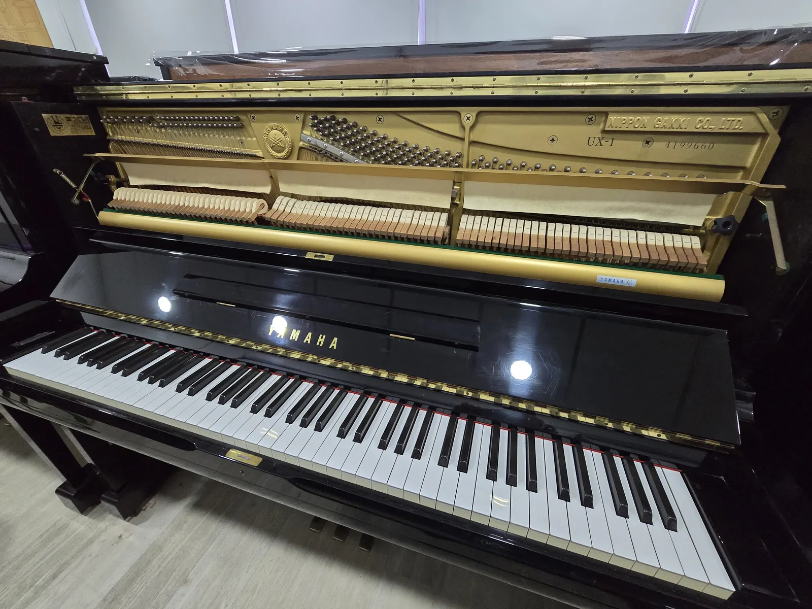 Yamaha UX1 keyboard and front cabinet detail
