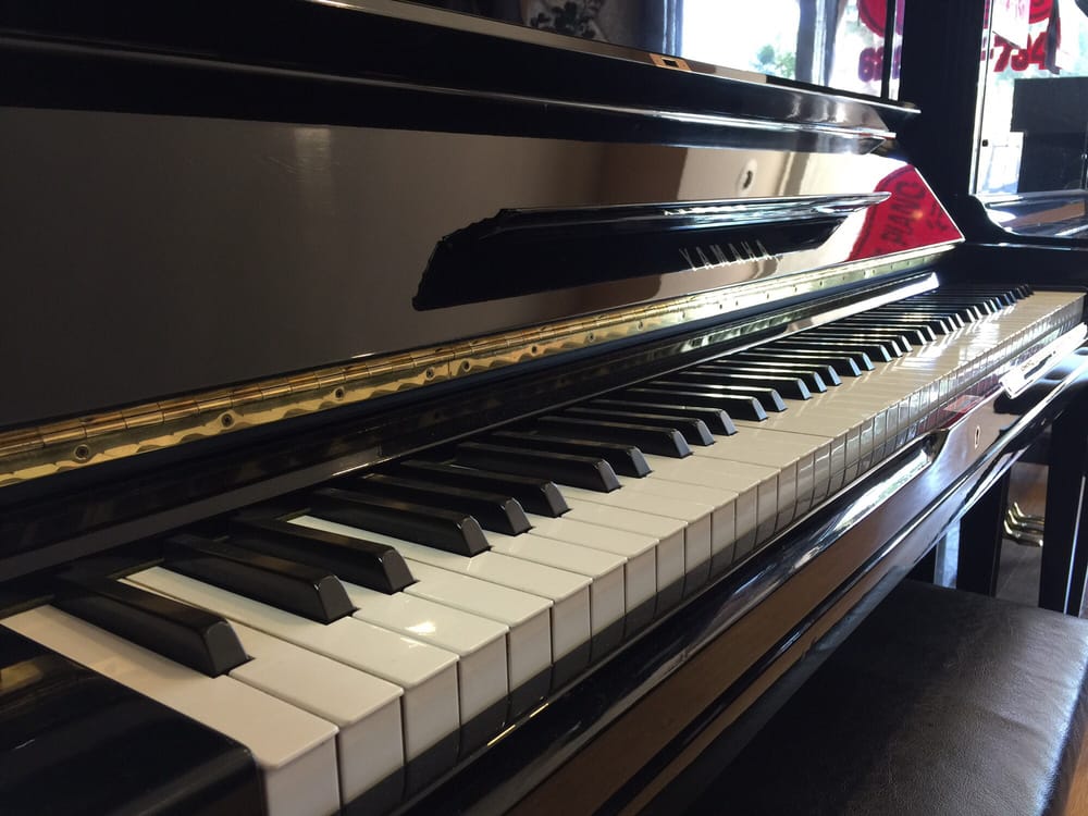 yamaha piano in shop
